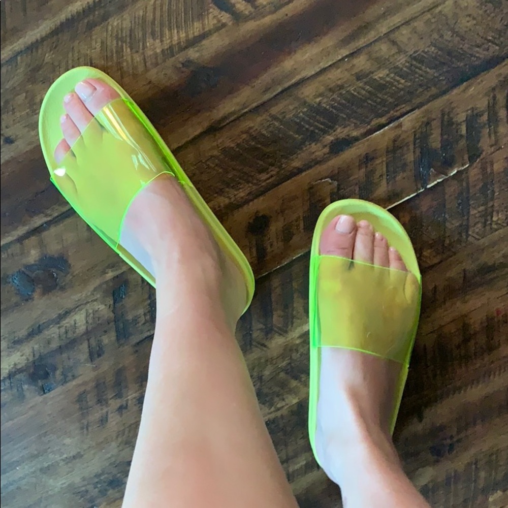 Neon yellow/clear slides